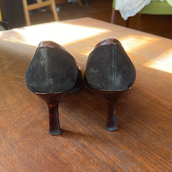 Stuart Weitzman suede and tortoise heel - Picture 3 of 4